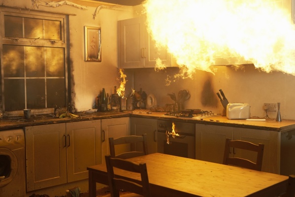 Incendió su propia casa en 28A y 513 mientras discutía con su pareja: no se quería ir a pesar del fuego