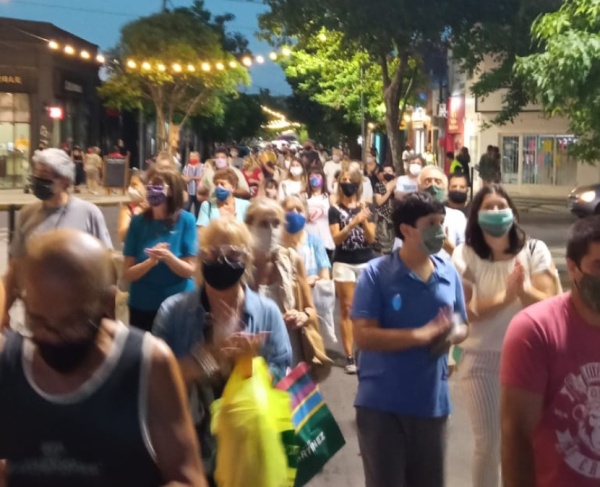 Los 11 “Acá No” de la quinta marcha contra la inseguridad en City Bell: “No vamos a dejar que la droga corra como caramelos”