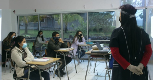 La Provincia busca comenzar las clases "con la mayor presencialidad posible"