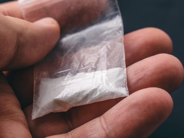 Un policía aprehendido en La Plata tras golpe al narcotráfico: Medio kilo de cocaína incautado