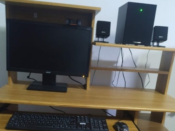 A un docente de Villa Elvira le robaron todo mientras daba clases: "Necesito la computadora para trabajar"