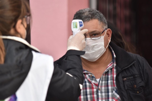 Continúan altos los contagios de COVID-19 en La Plata: 124 nuevos infectados y 3 muertes