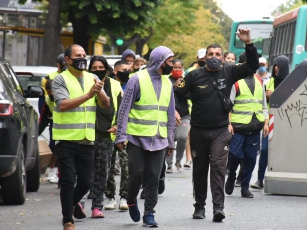 Día 8 de La Plata sitiada por protestas de cooperativistas: "Garro debe generar una mesa de diálogo y pagar salarios dignos"