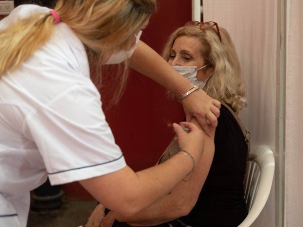 San Juan informó que comenzará la vacunación a personas de entre 18 y 50 años