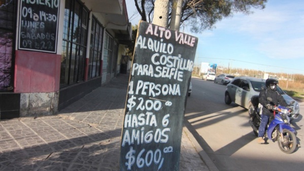 "Alquilo costillar para selfie": el cartel de una carnicería en Neuquén que se hizo viral