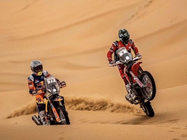 Tres pilotos argentinos se posicionan dentro del top 10 de motos del Dakar tras la primera etapa