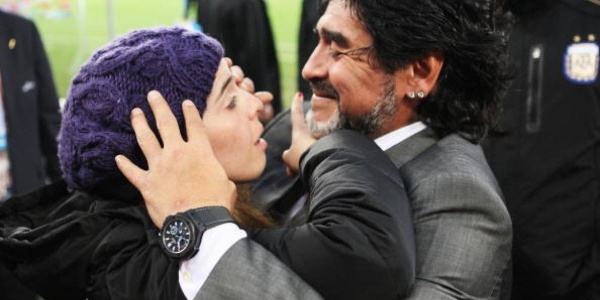 A tres meses de la muerte de Maradona, una de sus hijas lo recordó en las redes con una foto inédita