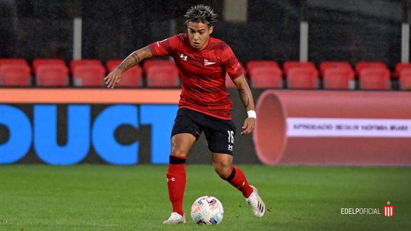 Estudiantes oficializó la venta de Darío Sarmiento