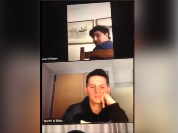 El video viral de un profesor descansando a un alumno en clase virtual: "Date vuelta, me pudre tu cara con bigote"