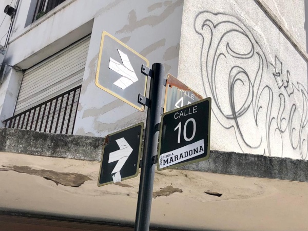 En La Plata apodaron a la Calle 10 como “Diego Maradona”