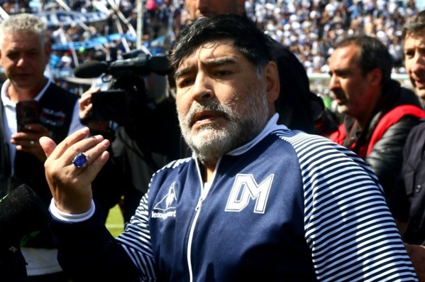 Revelan quién se quedó con el extravagante anillo de Maradona