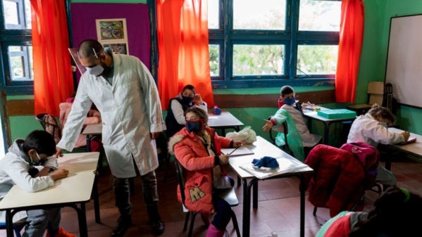 El Gobierno anunció que tiene previsto vacunar a los docentes antes de febrero