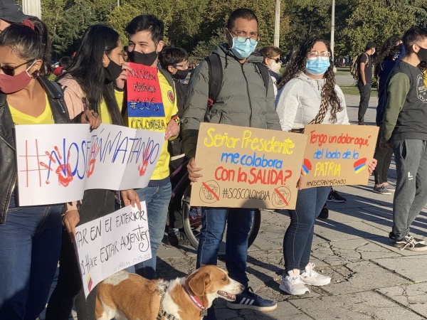 Ciudadanos colombianos en La Plata se manifestaron en Plaza Moreno