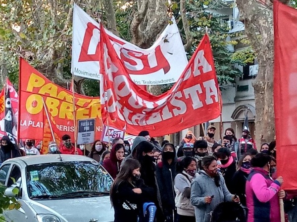 Marcharon en el centro platense por la situación política y social que se vive en Colombia