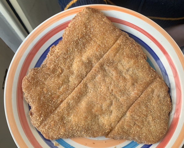 "Fui estafada": denunció que le vendieron una milanesa casi sin carne y la imagen se volvió viral
