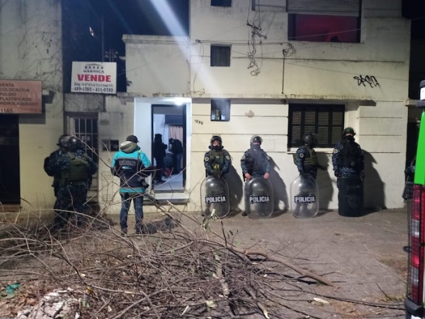 Cayó en La Plata una banda que prostituía mujeres y permitía pagos online: 12 víctimas fueron liberadas