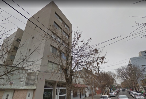 Un joven platense de 21 años se cayó de un 4to piso y murió: Investigan el por qué de la caída