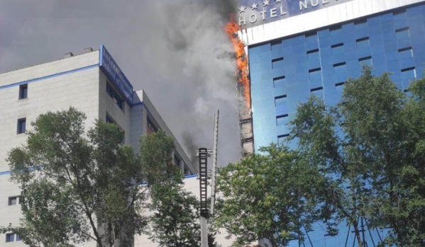 Un impactante incendio en un hotel de Madrid obligó a evacuar a 200 personas entre huéspedes y personal