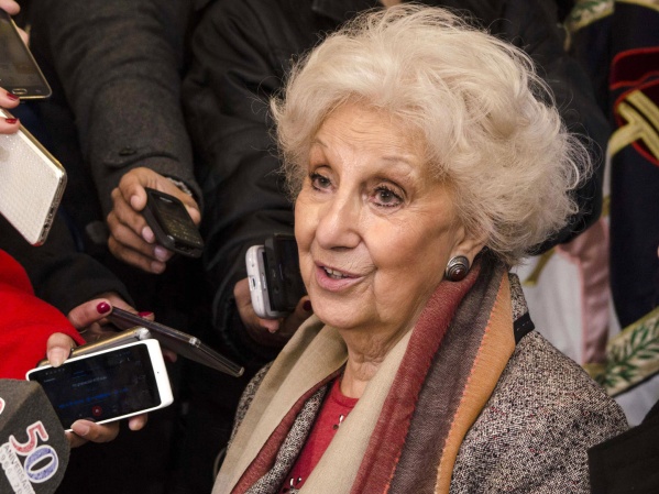 Estela de Carlotto contó que se vacunó en el Hospital San Juan de Dios: "Hice la cola y todo lo que se tiene que hacer"