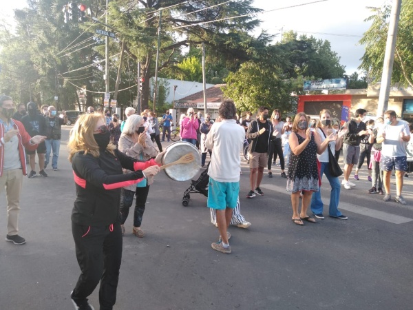 Los vecinos salen nuevamente a las calles de Villa Elisa para pedir seguridad