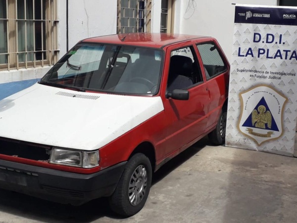 Cayó "Pablo, El Chatarrero": robaba vehículos en La Plata y vendía sus autopartes por internet