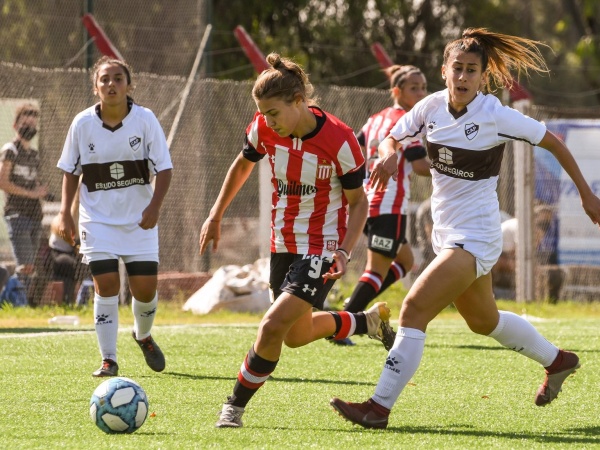 Volvió el fútbol femenino: Gimnasia y Estudiantes debutaron con empate mientras que golearon a Villa San Carlos