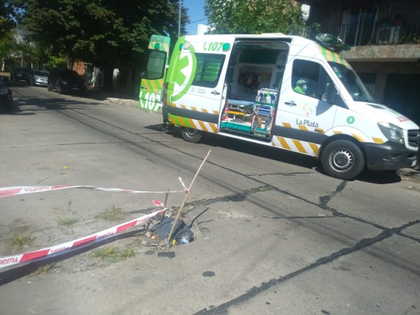 Una persona debi&oacute; ser atendida por el SAME tras un accidente por culpa de un pozo: "&iquest;Para cu&aacute;ndo una soluci&oacute;n?"