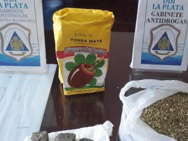 Yerba y algo más: Quiso pasar un paquete con marihuana oculta en la Unidad Penitenciaria N°9 de La Plata