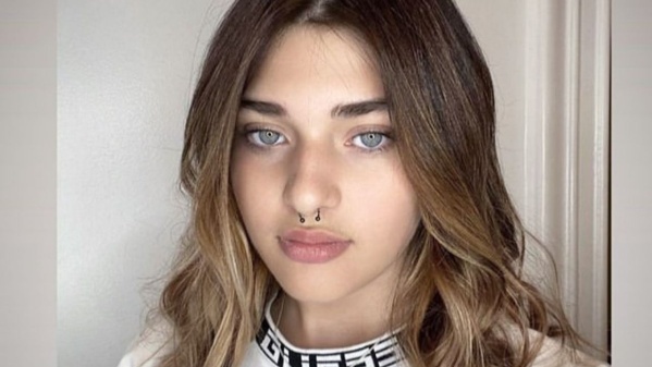 El tremendo tatuaje de Martita Fort, la hija del "comandante"