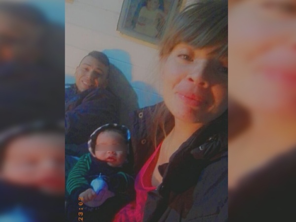 Es platense, se quedó en la calle y duerme en el piso con su bebé: “Nunca pensé que mi hijo pasaría por esto”