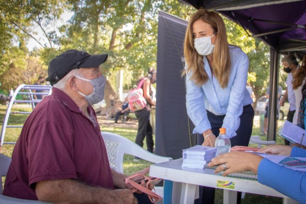 Tolosa Paz, en una jornada solidaria en Villa Elisa: "Esto es un Estado presente que se acerca a los barrios"