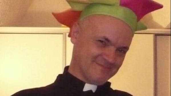 Ratificaron la prisión domiciliaria al cura Sidders, acusado de abusar de una joven platense