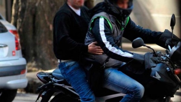 Intentaron robarle la bicicleta a un policía vestido de civil en La Plata y todo terminó en un tiroteo: "Alto, policía"