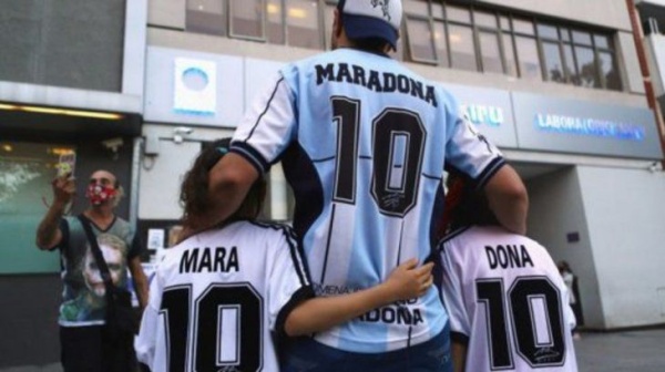 El fanático que les puso Mara y Dona a sus hijas, espera otro que nacerá en el aniversario de la muerte de Maradona