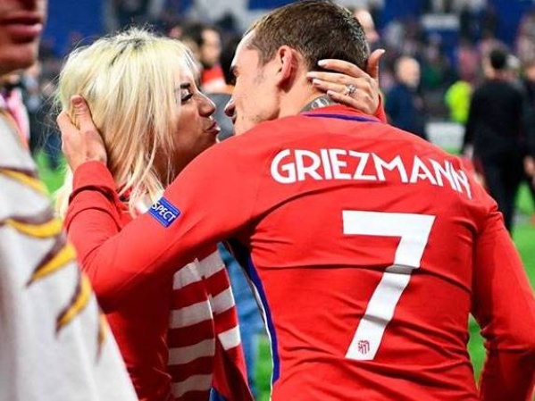 Tuvieron tres hijos en el mismo día pero en años diferentes: la particularidad de la familia Griezmann