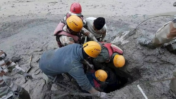 La ruptura de un glaciar en el Himalaya dejó al menos 3 muertos y 200 desaparecidos