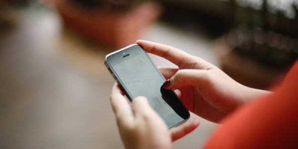 &ldquo;Este viejo me mand&oacute; una foto obscena&rdquo;: platense denuncia a un hombre por acosarla en las redes