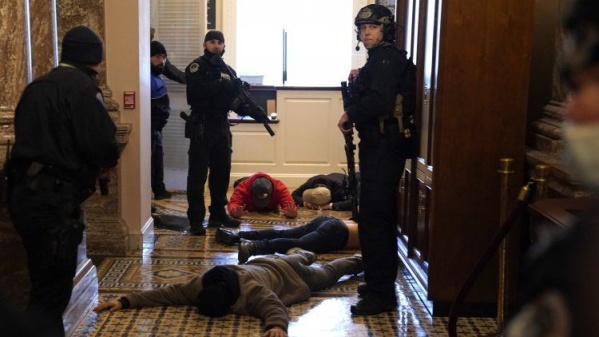 Murió una mujer tras recibir un disparo en la toma del Capitolio de Estados Unidos