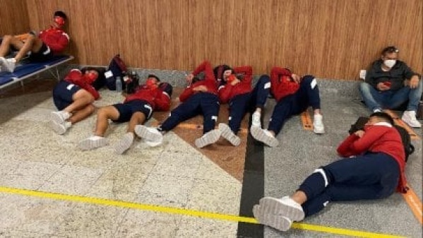 El plantel de Independiente qued&oacute; varado en el aeropuerto de Brasil