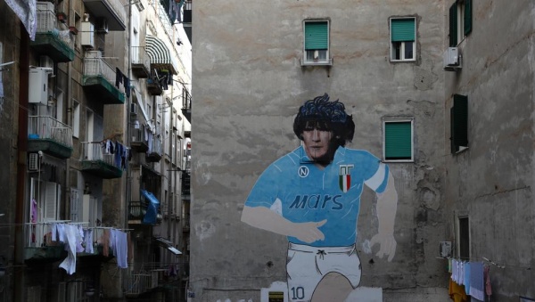 En Italia proponen que el San Paolo lleve el nombre de Maradona