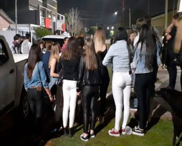 Subió a 1 millón de pesos las multas en La Plata por organizar juntadas masivas en casas o barrios cerrados