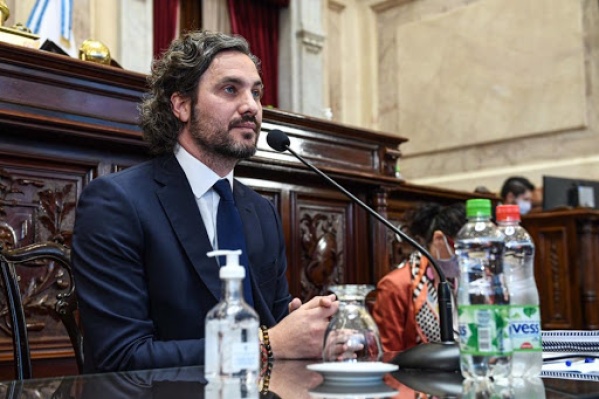 Santiago Cafiero presentó su informe escrito en Diputados respondiendo casi 1.900 preguntas