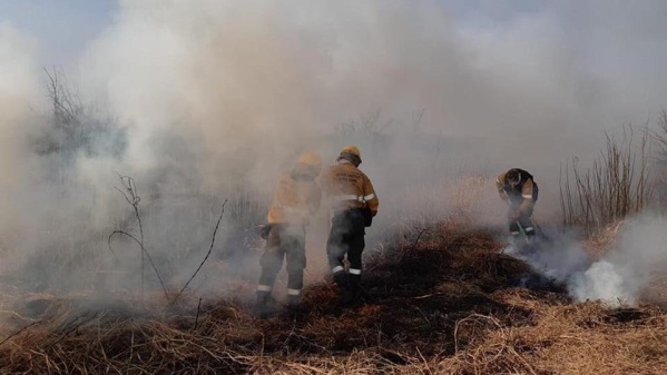 Los vecinos de San Carlos ya no aguantan el humo por la quema de pastizales y basurales