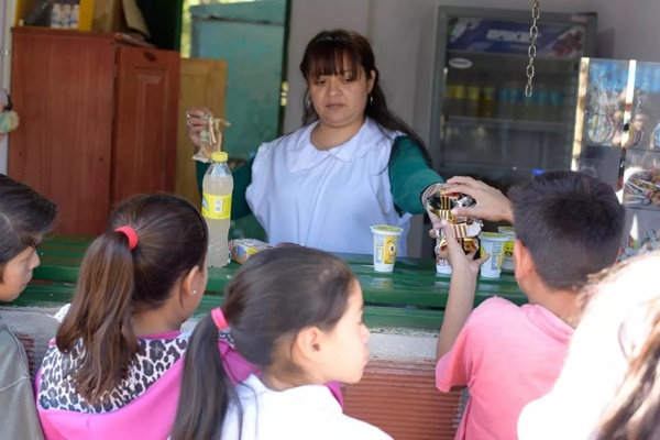 Kiosqueros que trabajan en escuelas acamparán en La Plata y pedirán que se apruebe el protocolo: llevan un año sin funcionar
