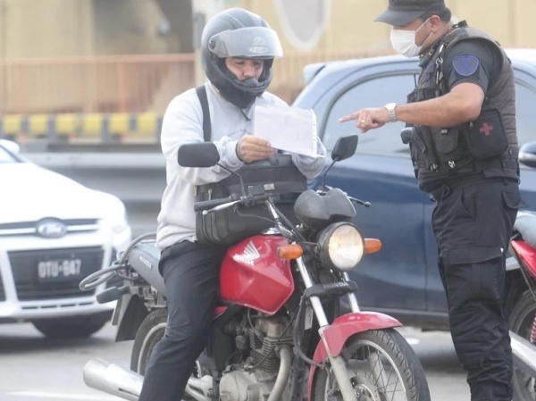 Le pidieron el permiso para circular en La Plata y descubrieron que estaba prófugo hace 3 años