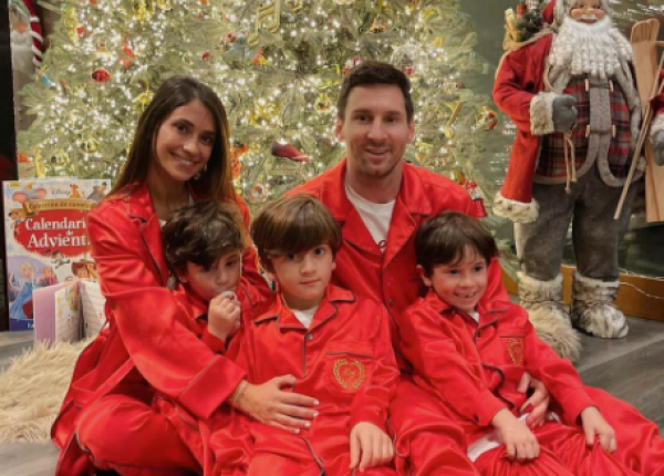 La tierna foto navideña de Lionel Messi y Antonella Roccuzzo junto a sus hijos