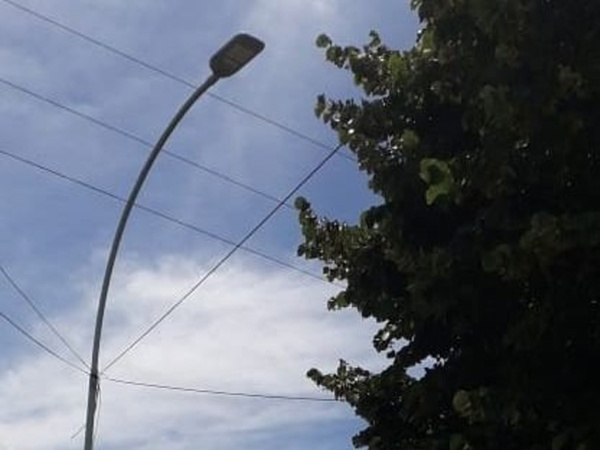 En Tolosa desde hace un mes que tienen una luminaria apagada