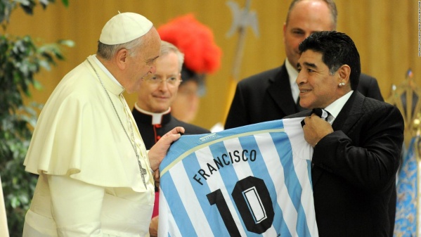 Así recordó el Papa Francisco a Diego Maradona: "En la cancha fue un poeta"