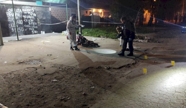 Detalles del brutal asesinato en Melchor Romero: la víctima tenía 15 disparos