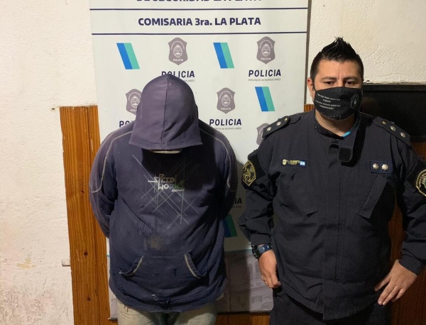 Cay&oacute; en Los Hornos el hombre de 45 a&ntilde;os que amenaz&oacute; con mutilar a un chico